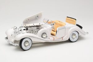 Mercedes 500K Special Roadster White Premiere Edition Maisto 1:18 536055 Diecast — photo 2 of 8