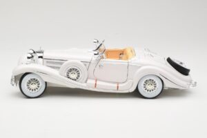 Mercedes 500K Special Roadster White Premiere Edition Maisto 1:18 536055 Diecast — photo 4 of 8