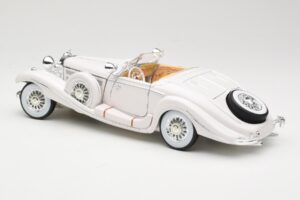 Mercedes 500K Special Roadster White Premiere Edition Maisto 1:18 536055 Diecast — photo 7 of 8