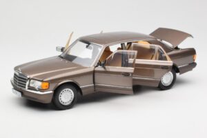 Mercedes 560 SEL W126 Impala Brown Dealer Edition Norev 1:18 B66040646 Diecast — photo 2 of 8