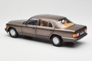 Mercedes 560 SEL W126 Impala Brown Dealer Edition Norev 1:18 B66040646 Diecast — photo 7 of 8