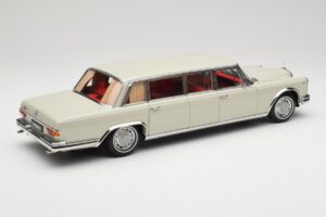 Mercedes 600 Pullman W100 Light Grey NZG 1:18 B66040708 Diecast — photo 3 of 8