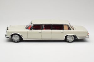 Mercedes 600 Pullman W100 Light Grey NZG 1:18 B66040708 Diecast — photo 4 of 8