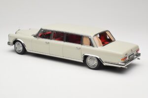 Mercedes 600 Pullman W100 Light Grey NZG 1:18 B66040708 Diecast — photo 7 of 8