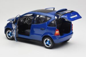 Mercedes A-Class W168 Dark Blue Maisto 1:18 B66005219 Diecast — photo 5 of 8