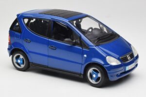 Mercedes A-Class W168 Dark Blue Maisto 1:18 B66005219 Diecast — photo 6 of 8