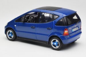 Mercedes A-Class W168 Dark Blue Maisto 1:18 B66005219 Diecast — photo 7 of 8