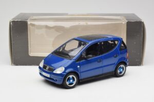 Mercedes A-Class W168 Dark Blue Maisto 1:18 B66005219 Diecast — photo 8 of 8