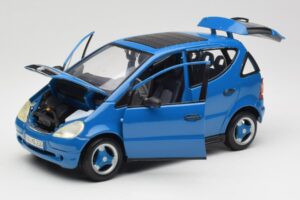 Mercedes A-Class W168 Light Blue Maisto 1:18 37800-M5 Diecast — photo 2 of 8