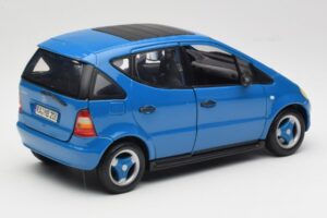 Mercedes A-Class W168 Light Blue Maisto 1:18 37800-M5 Diecast — photo 3 of 8