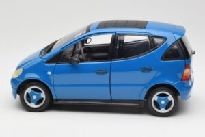 Mercedes A-Class W168 Light Blue Maisto 1:18 37800-M5 Diecast — photo 4 of 8