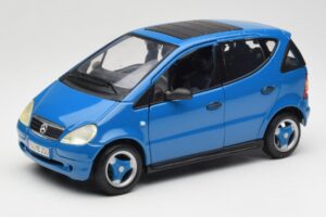 Mercedes A-Class W168 Light Blue Maisto 1:18 37800-M5 Diecast