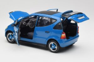 Mercedes A-Class W168 Light Blue Maisto 1:18 37800-M5 Diecast — photo 5 of 8