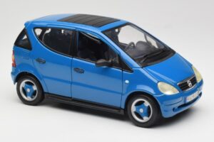 Mercedes A-Class W168 Light Blue Maisto 1:18 37800-M5 Diecast — photo 6 of 8