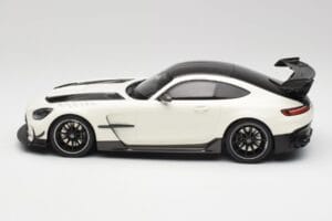 Mercedes AMG GT C190 Black Series Designo Diamond White Metallic Minichamps 1:18 155032022 Diecast — photo 3 of 6