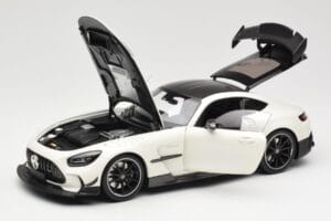 Mercedes AMG GT C190 Black Series Diamond White Metallic Minichamps 1:18 110032020 Diecast — photo 2 of 8