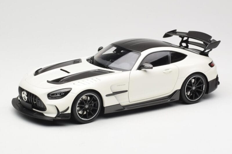 Mercedes AMG GT C190 Black Series Diamond White Metallic Minichamps 1:18 110032020 Diecast