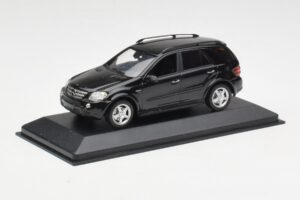 Mercedes AMG ML 63 W164 Black Minichamps 1:43 400037670 Diecast — photo 2 of 4