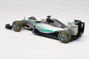 Mercedes AMG Petronas W06 Hybrid #44 L. Hamilton F1 World Champion 2015 Minichamps 1:18 186150044 Diecast — photo 5 of 6
