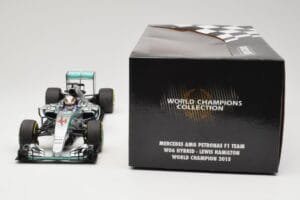 Mercedes AMG Petronas W06 Hybrid #44 L. Hamilton F1 World Champion 2015 Minichamps 1:18 186150044 Diecast — photo 6 of 6