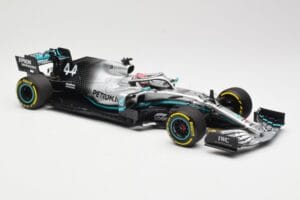 Mercedes AMG Petronas W10 #44 L. Hamilton Winner Chinese GP 2019 Minichamps 1:18 110190344 Diecast — photo 4 of 6