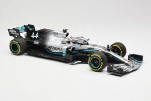 Mercedes AMG Petronas W10 #44 L. Hamilton F1 World Champion 2019 Minichamps 1:18 110190044 Diecast — photo 4 of 6