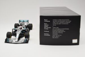 Mercedes AMG Petronas W10 #44 L. Hamilton F1 World Champion Dealer Edition 2019 Minichamps 1:18 B66960567 Diecast — photo 6 of 7