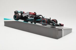 Mercedes AMG Petronas W12 E Performance #44 L. Hamilton Bahrain GP 2021 Minichamps 1:18 113210144 Diecast — photo 4 of 6