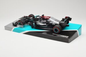 Mercedes AMG Petronas W12 E Performance #44 L. Hamilton Bahrain GP 2021 Minichamps 1:18 113210144 Diecast — photo 5 of 6