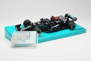 Mercedes AMG Petronas W12 E Performance #44 L. Hamilton Russian GP 2021 Minichamps 1:18 113211544 Diecast — photo 2 of 6