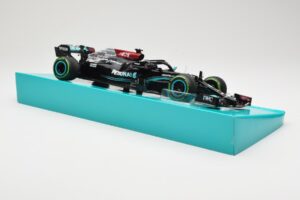 Mercedes AMG Petronas W12 E Performance #44 L. Hamilton Russian GP 2021 Minichamps 1:18 113211544 Diecast — photo 4 of 6