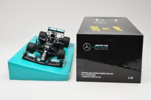 Mercedes AMG Petronas W12 E Performance #44 L. Hamilton Russian GP 2021 Minichamps 1:18 113211544 Diecast — photo 6 of 6