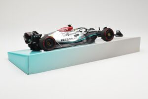Mercedes AMG Petronas W13 E Performance #44 L. Hamilton 2022 Minichamps 1:18 113220044 Diecast — photo 3 of 6