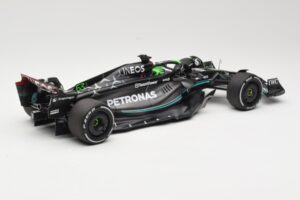Mercedes AMG Petronas W14 E Performance #63 G. Russell Bahrain GP 2023 Minichamps 1:18 110230163 Diecast — photo 2 of 6