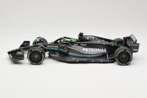 Mercedes AMG Petronas W14 E Performance #63 G. Russell Bahrain GP 2023 Minichamps 1:18 110230163 Diecast — photo 3 of 6