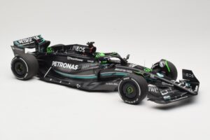 Mercedes AMG Petronas W14 E Performance #63 G. Russell Bahrain GP 2023 Minichamps 1:18 110230163 Diecast — photo 4 of 6