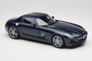 Mercedes SLS AMG C197 Blue Metallic Minichamps 1:18 180039021 Diecast — photo 6 of 8