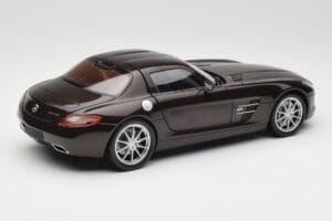 Mercedes AMG SLS C197 Brown Metallic Minichamps 1:18 100039028 Diecast — photo 3 of 8