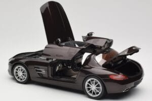 Mercedes AMG SLS C197 Brown Metallic Minichamps 1:18 100039028 Diecast — photo 5 of 8