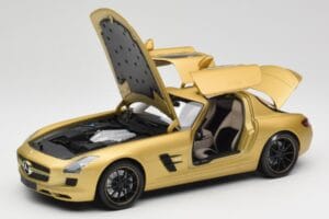 Mercedes AMG SLS C197 Gold Minichamps 1:18 100039024 Diecast — photo 2 of 8