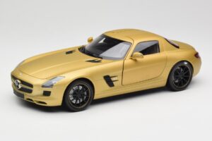 Mercedes AMG SLS C197 Gold Minichamps 1:18 100039024 Diecast