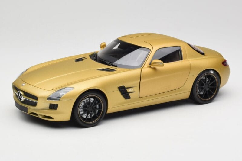 Mercedes AMG SLS C197 Gold Minichamps 1:18 100039024 Diecast