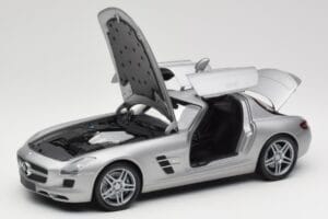 Mercedes AMG SLS C197 Grey Metallic Minichamps 1:18 100039025 Diecast — photo 2 of 8