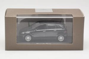 Mercedes B-Class W245 Cosmos Black Minichamps 1:43 B66962218 Diecast — photo 4 of 4