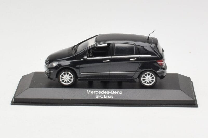Mercedes B-Class W245 Cosmos Black Minichamps 1:43 B66962218 Diecast