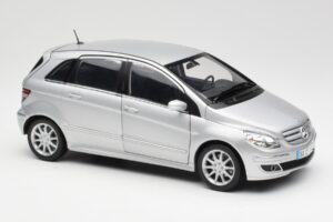 Mercedes B-Class W245 Silver Kyosho 1:18 B66962326 Diecast — photo 6 of 8