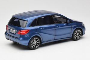 Mercedes B-Class W246 Lotus Blue Metallic Norev 1:18 B66961410 Diecast — photo 3 of 8