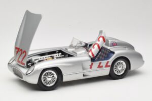 Mercedes 300 SLR W196S #722 S. Moss / D. Jenkinson Mille Miglia Winner 1955 Maisto 1:18 536887 Diecast — photo 2 of 8