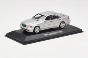 Mercedes C 200 W202 Iridium Silver Minichamps 1:43 B66040488 Diecast — photo 2 of 4