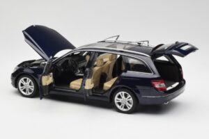 Mercedes C-Class S204 T-Modell Tanzanite Blue AUTOart 1:18 B66962352 Diecast — photo 5 of 8